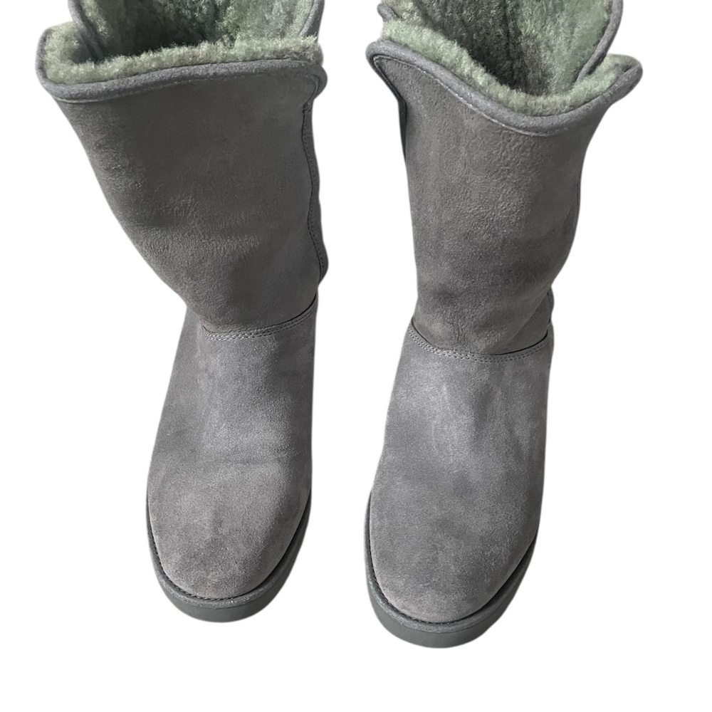 UGG Amie Wedge Gray Suede Boots - Picture 4 of 7